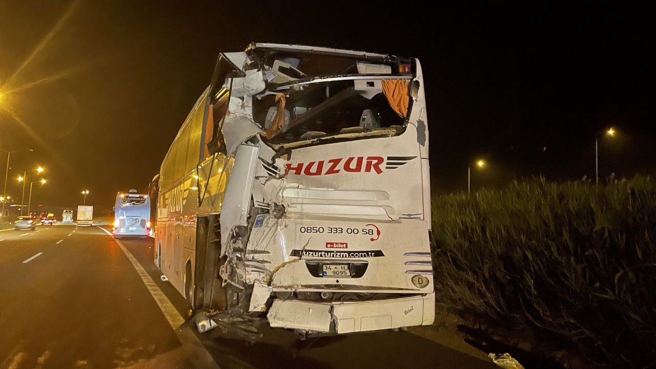 Anadolu Otoyolu'nda Feci Trafik Kazası! İki Yolcu Otobüsü Çarpıştı 15 Yaralı-2