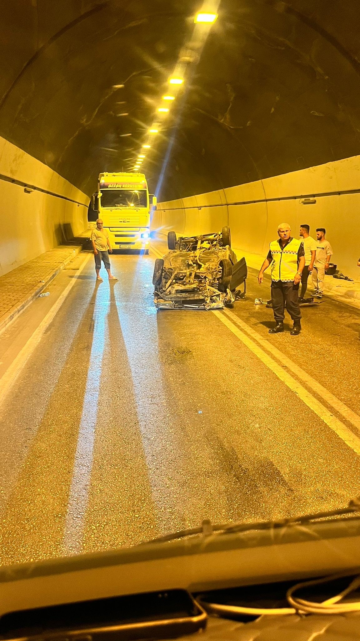 Antalya Isparta Karayolunda Tünelinde Takla Atan Otomobilde 4 Yaralı! (1)