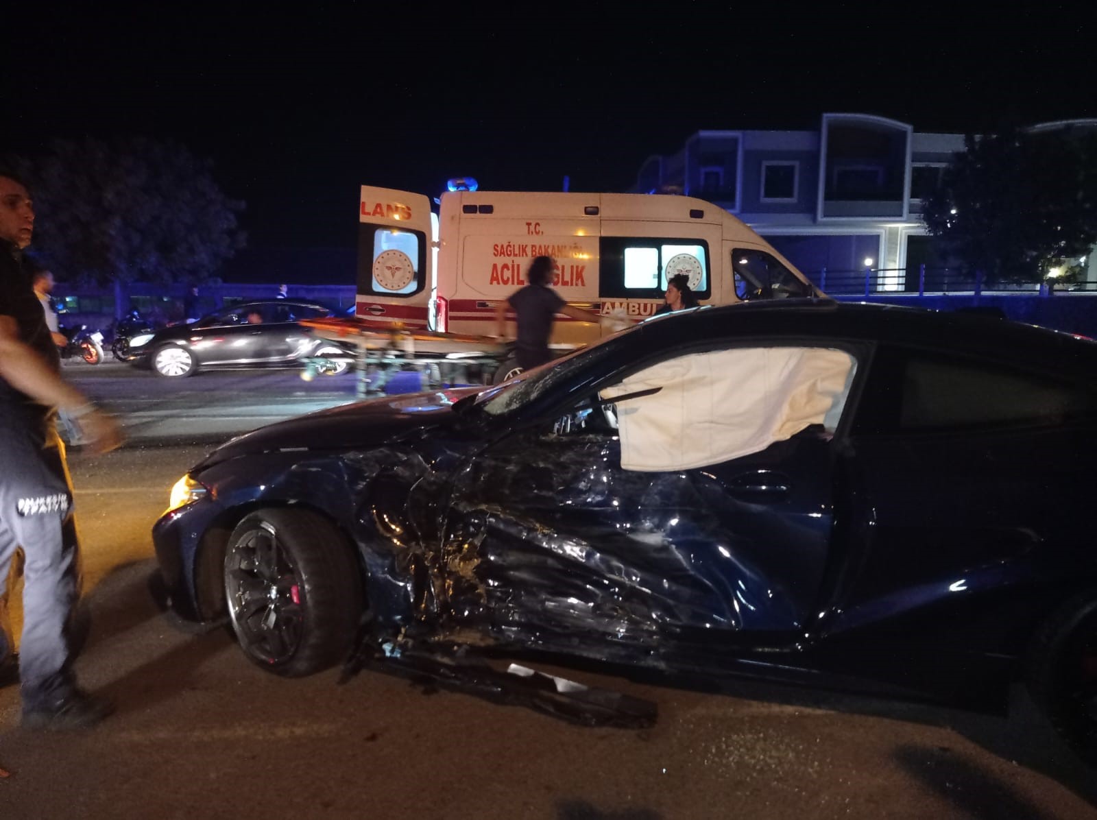 Balıkesir'in Ayvalık Ilçesinde Trafik Kazası Panelvan Takla Attı, 2 Yaralı! (5)