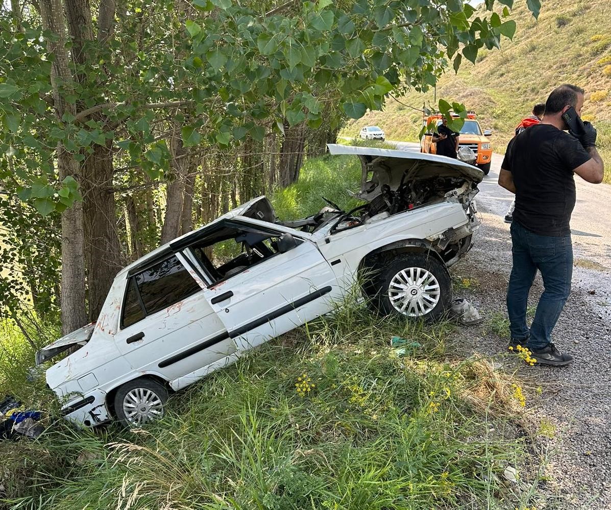 Bayburt Yaylapınar Köyü Yakınlarında Trafik Kazası 1 Ölü, 2 Yaralı