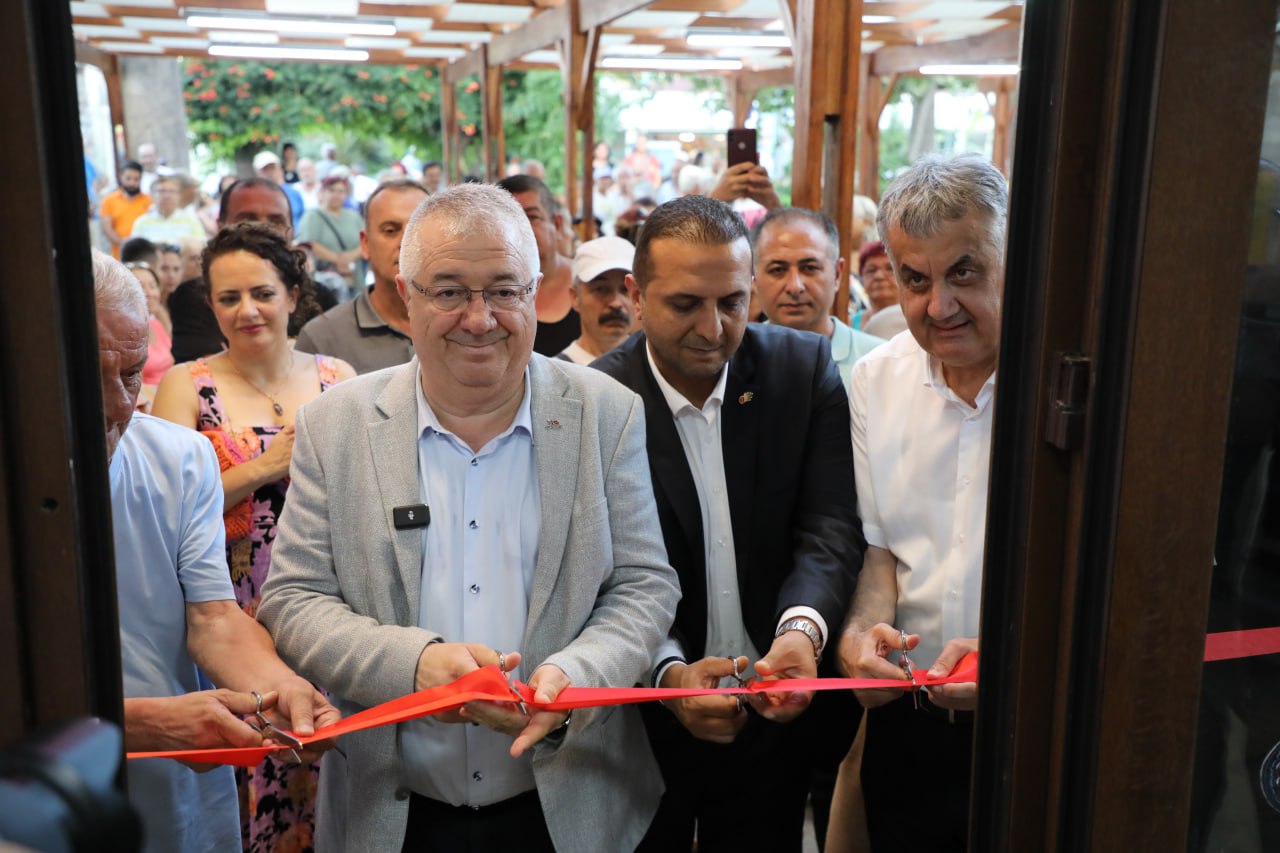 Edremit Belediyesi Cinaralti Cay Bahcesini Yenileyerek Halkin Hizmetine Sundu 1