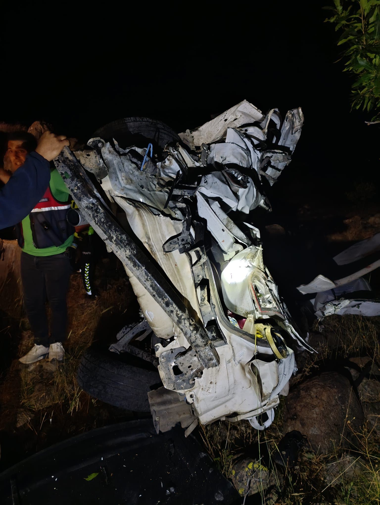 Elazığ Bingöl Karayolunda Trafik Feci Kazası 2 Ölü, 1 Yaralı (2)