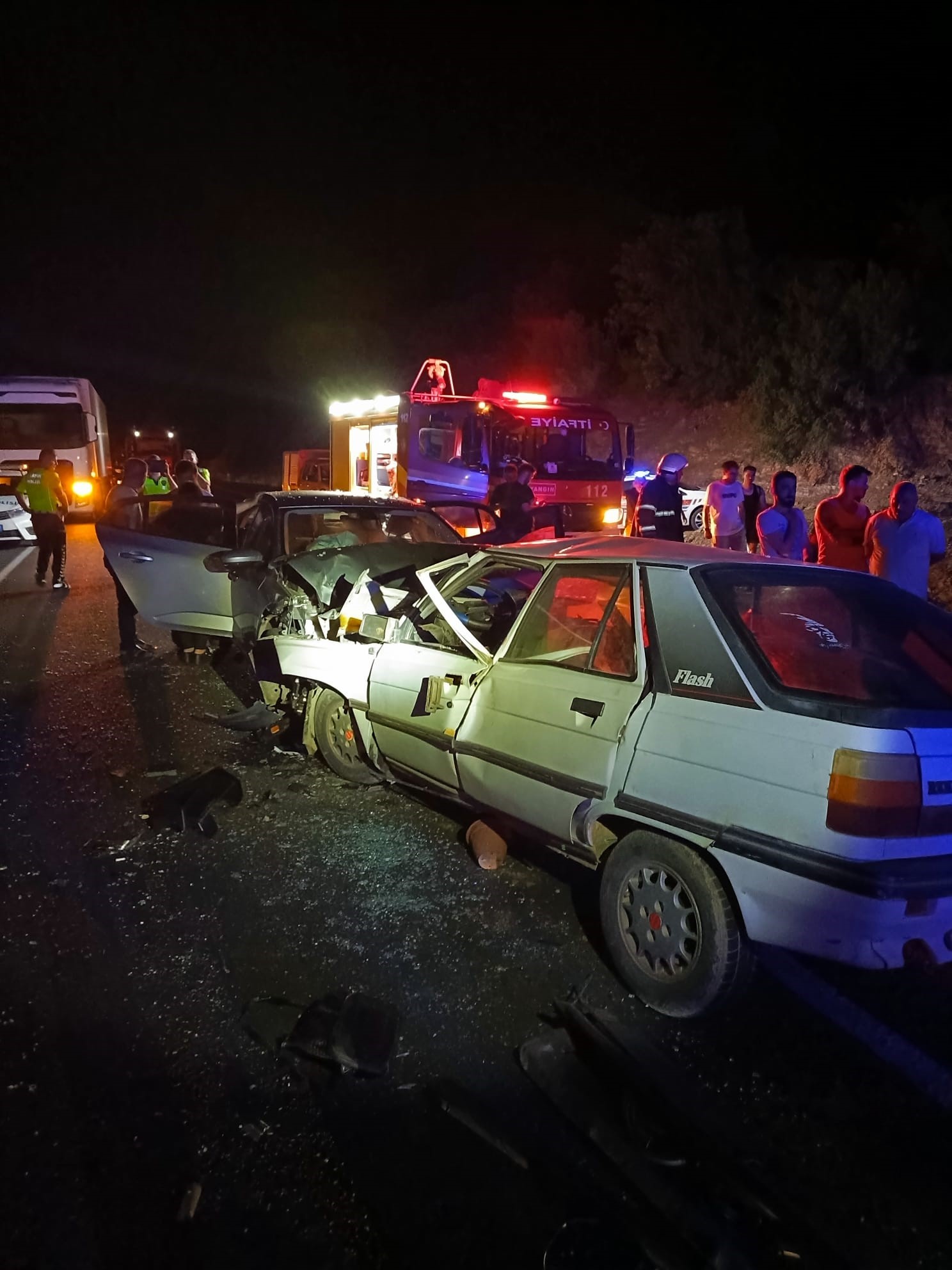 Kafa Kafaya Çarpıştılar! Isparta Antalya Karayolunda Katliam Gibi Trafik Kazası 3 Ölü, 10 Yaralı (6)