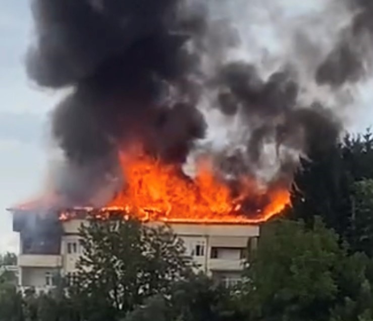 Kocaeli Ozel Yuvacik Baraj Ortaogretim Erkek Ogrenci Yurdu Lojmaninda Yangin Cikti (1)