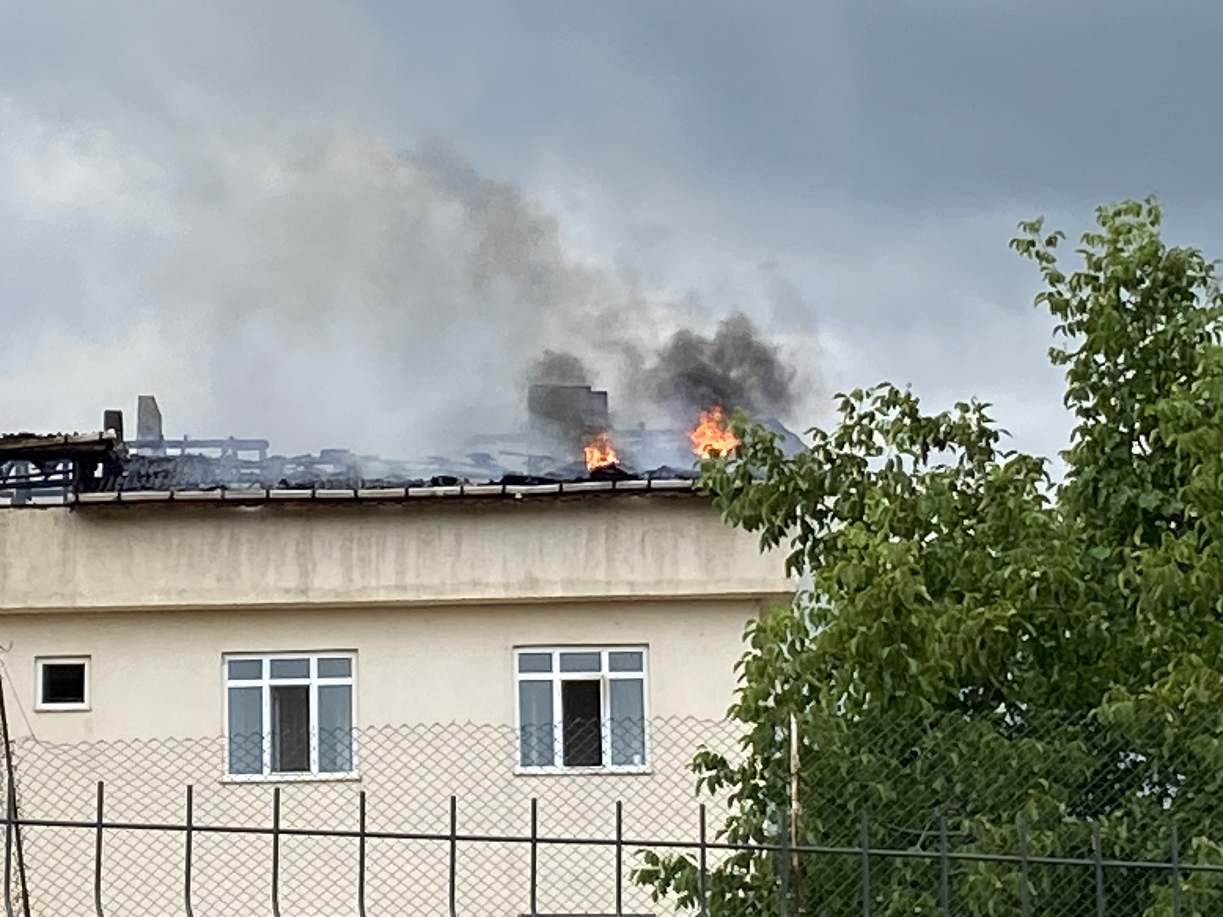 Kocaeli Ozel Yuvacik Baraj Ortaogretim Erkek Ogrenci Yurdu Lojmaninda Yangin Cikti (4)