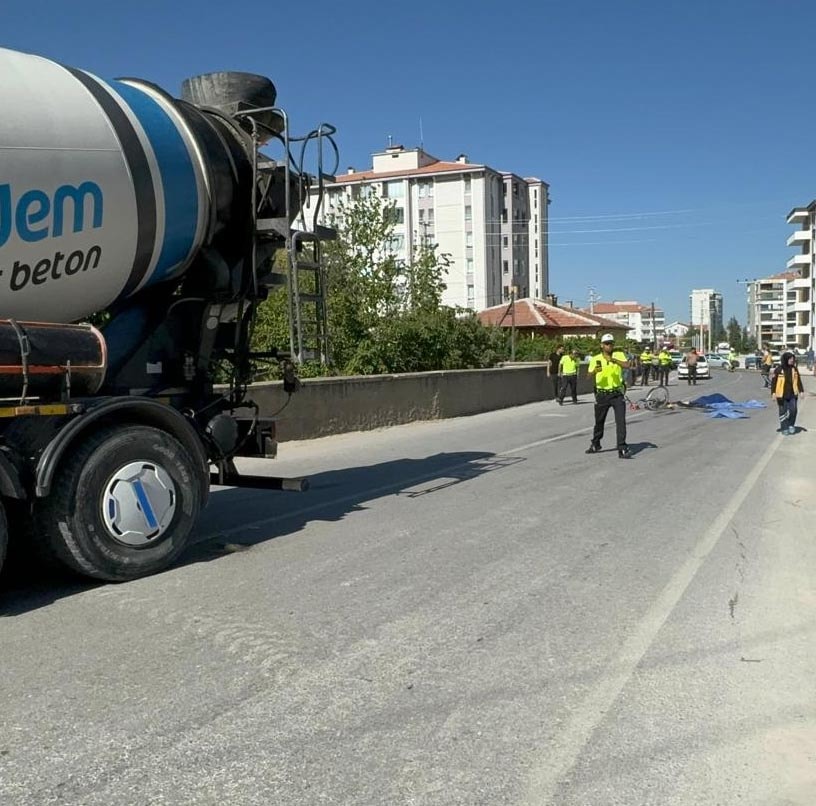 Konyada Korkunc Kaza Beton Mikseri Bisiklet Surucusune Carpti (1)