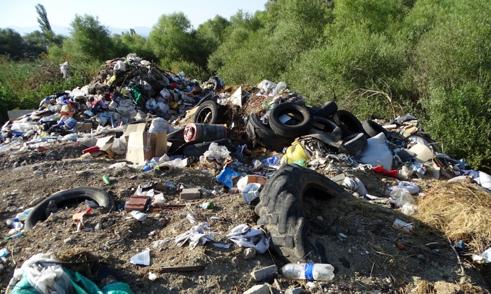 Kutahyada Cevre Felaketi Koca Cay Moloz Ve Cople Kirletiliyor (2)