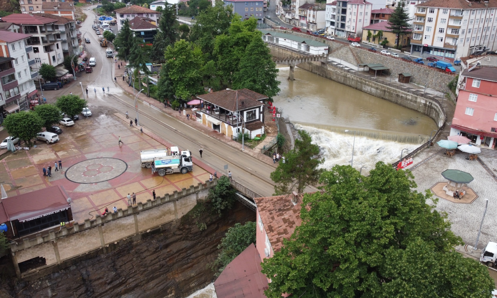 Orduda Sel Felaketi Ilcelerde Yogun Salismalar Suruyor (1)