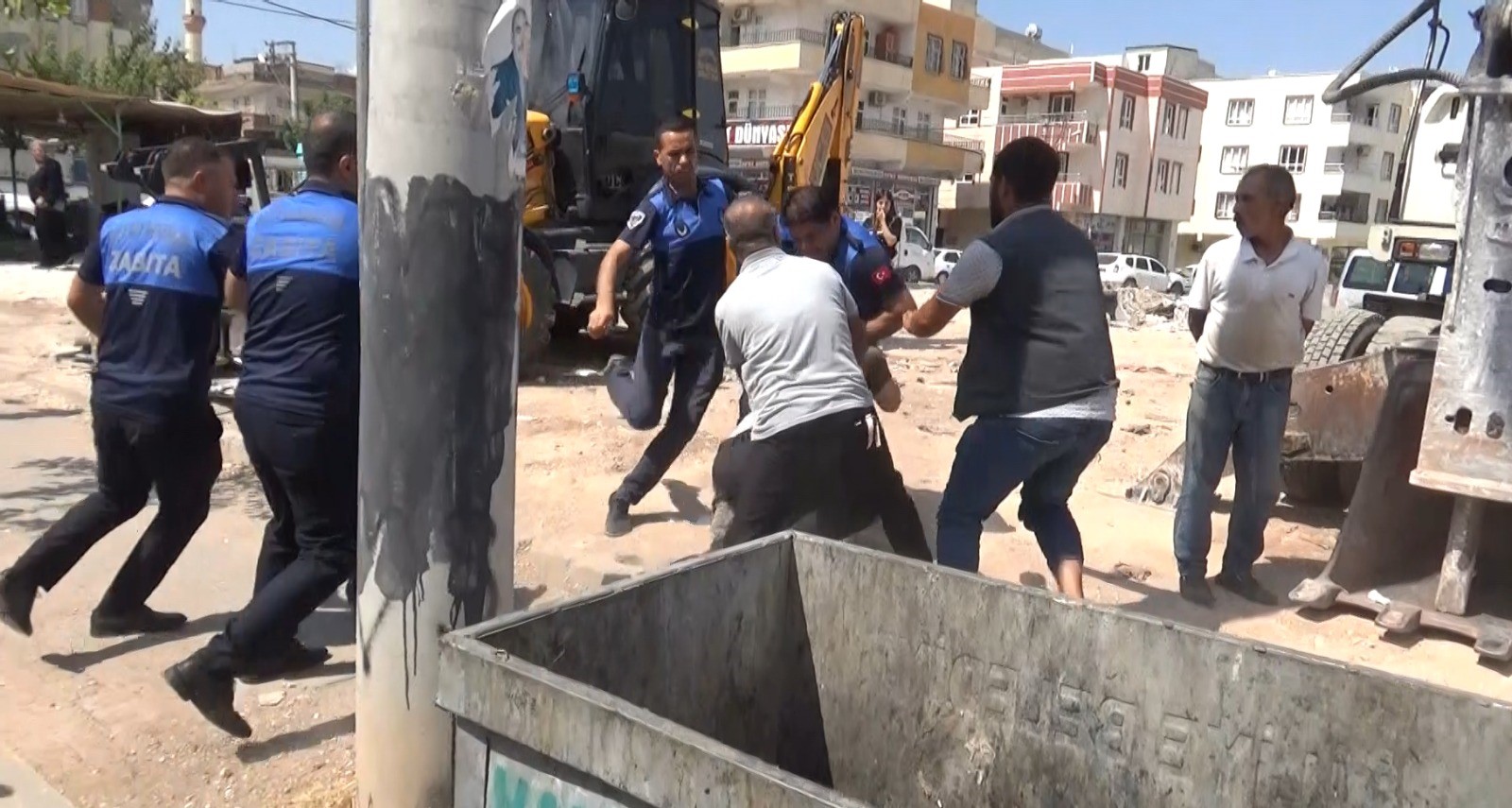 Şanlıurfa'nın Haliliye Ilçesinde Karpuz Kavgası 15 Yaralı, 5 Gözaltı! (3)