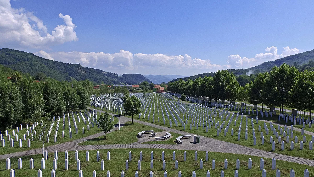 Srebrenitsa Soykiriminin Sembolu Mavi Kelebekler Olayi Nedir-1