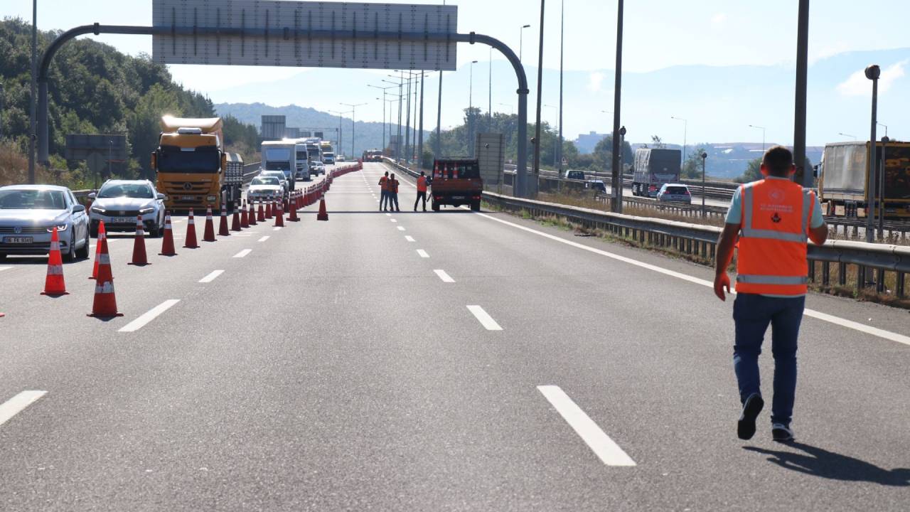 Suruculer Dikkat Bolu Dagi Tuneli Trafige Kapandi (2)