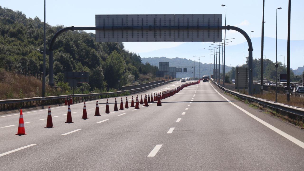 Suruculer Dikkat Bolu Dagi Tuneli Trafige Kapandi (3)