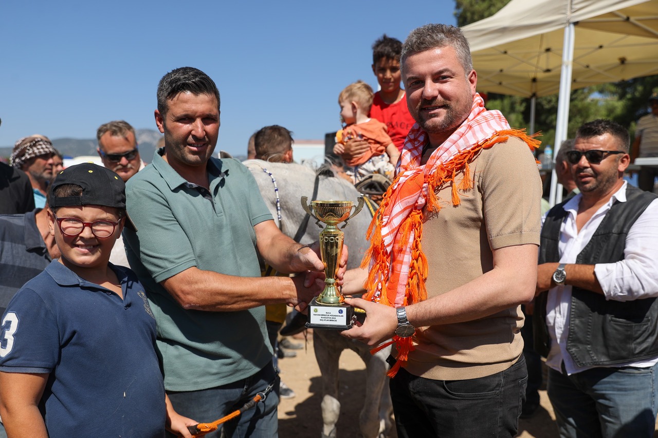 3 Geleneksel Buca Rahvan At Yarislari Cosku Dolu Anlar Yasatti