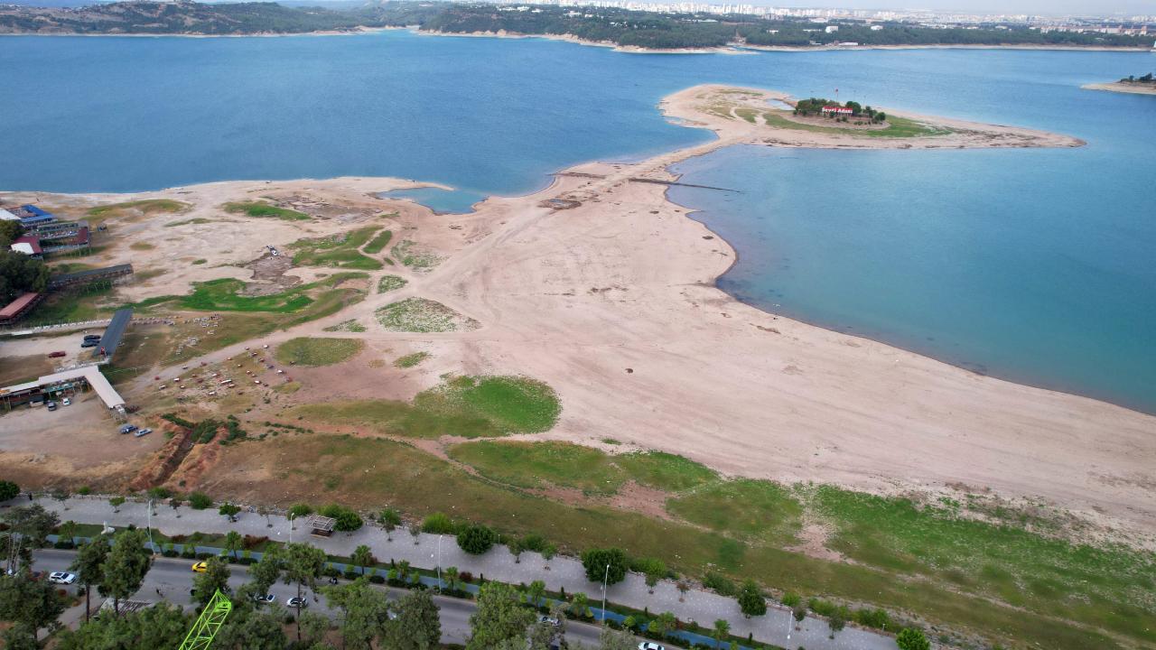 Adanada Kuraklik Krizi Seyhan Baraj Golunde Sular 500 Metre Geriledi (1)