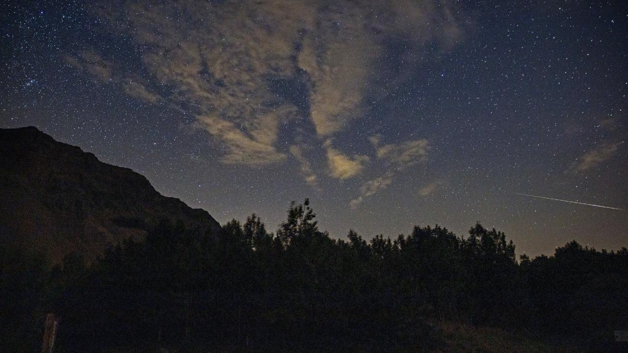 Bitlis Gokyuzunde Buyuk Sov Perseid Meteorlari Isiklariyla Geceyi Aydinlatti