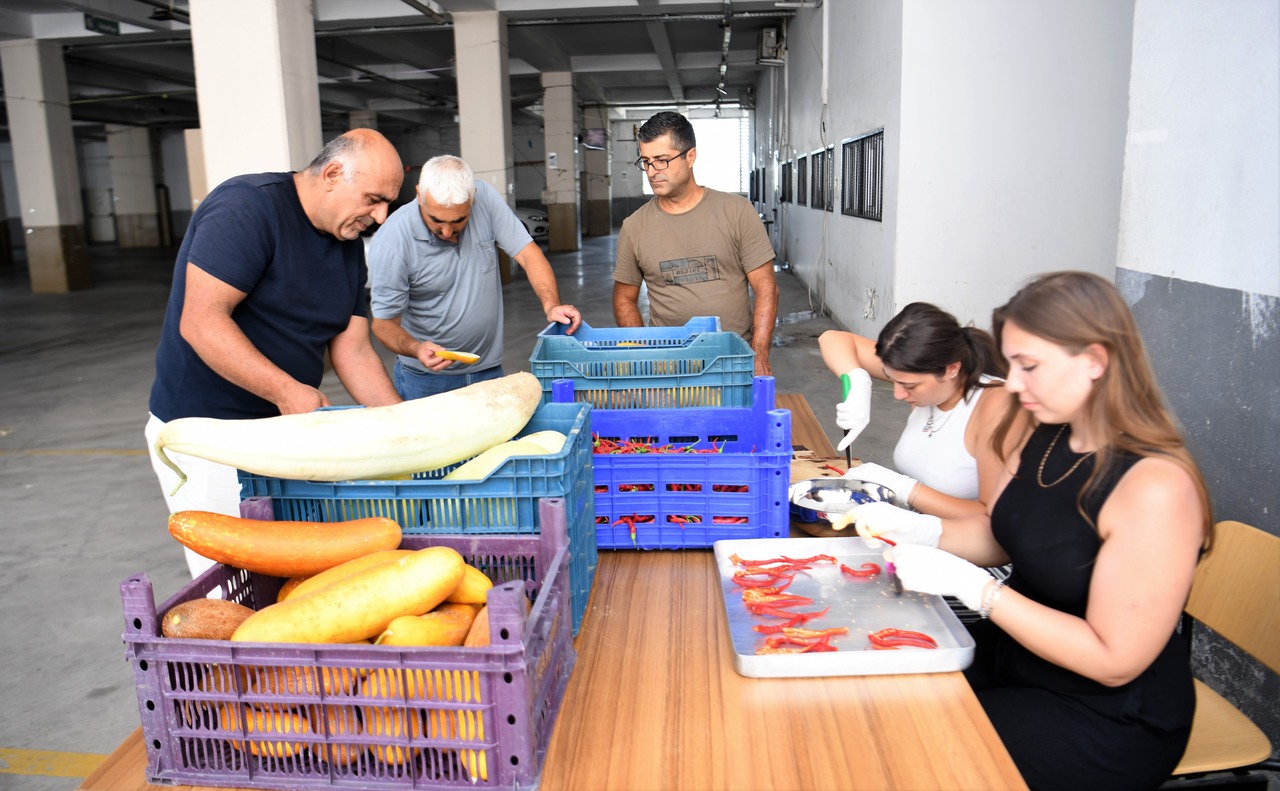 Bornova Belediyesi Yerel Tohum Ve Fide Seferberligine Devam Ediyor 1