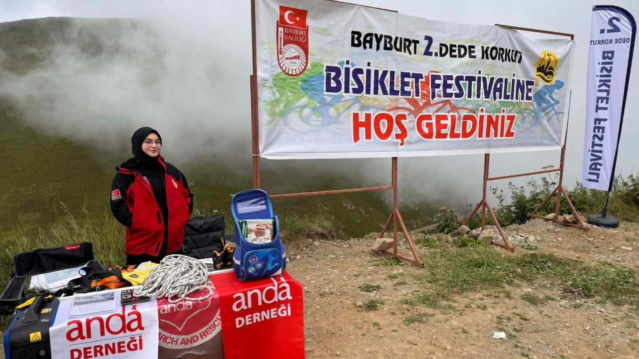 Dunyanin En Tehlikeli Yolunda Bisiklet Festivali Heyecan Ve Tehlike Bir Arada (1)