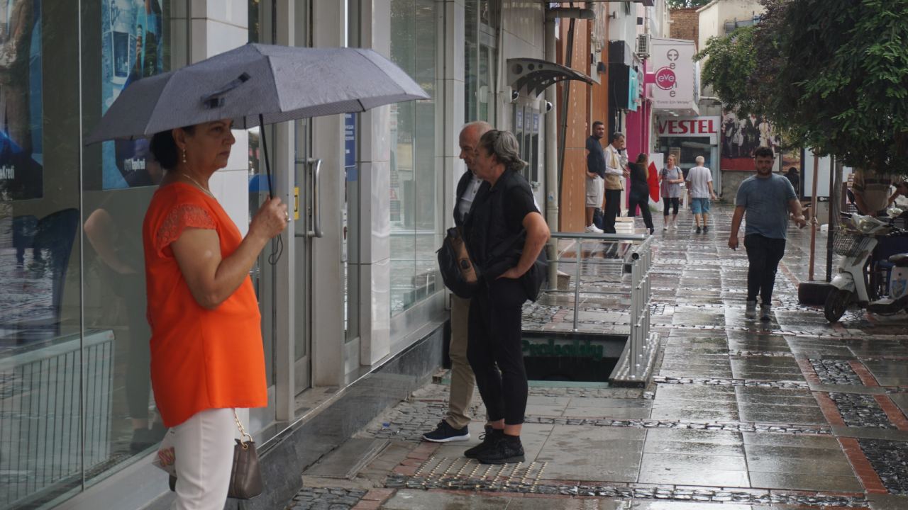 Edirnede Hava Durumu Dususte Sicakliklarin Ardindan Gelen Yagmur Sasirtti