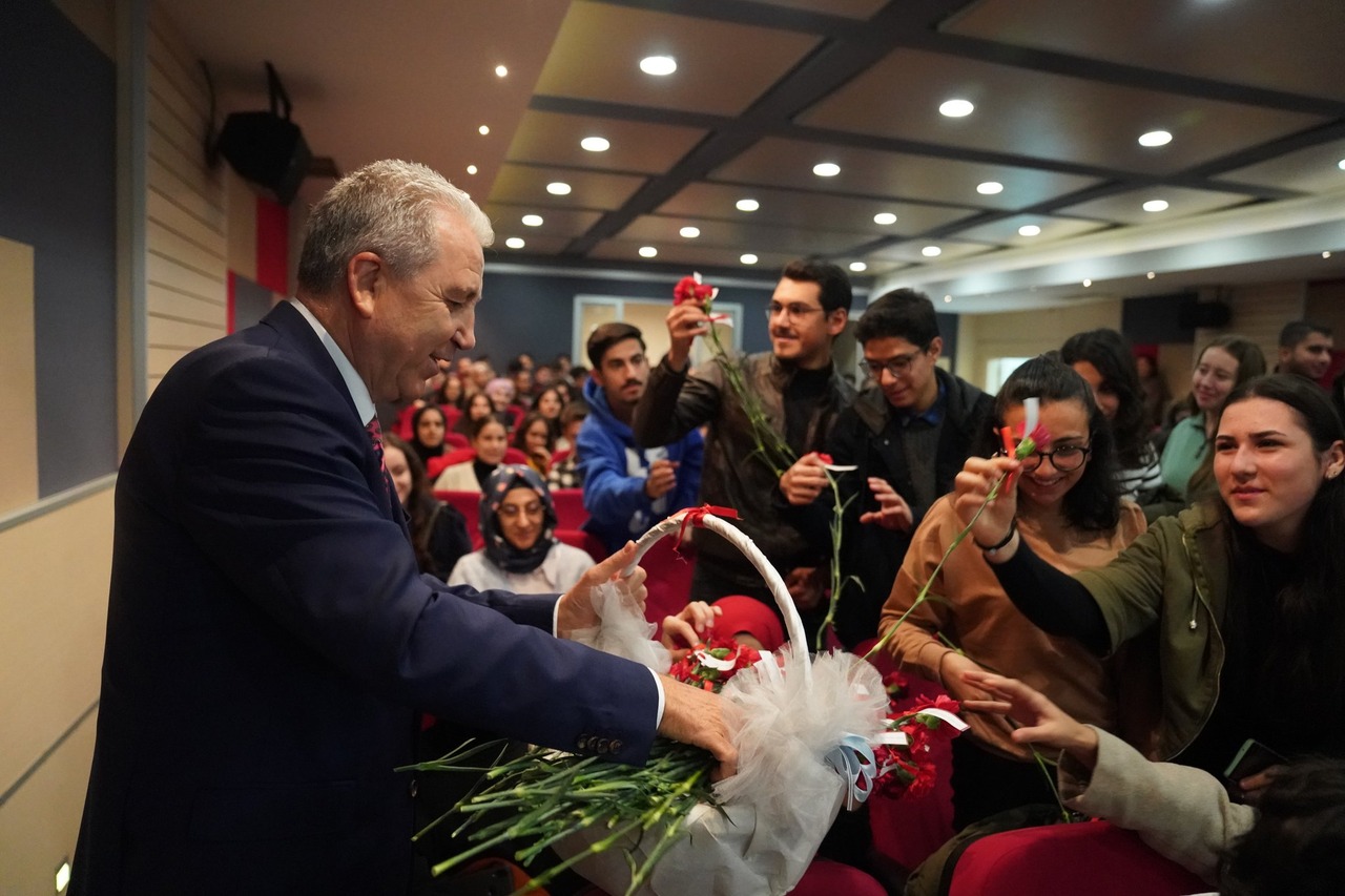 Ege Universitesi Egitim Fakultesi Yeni Ogrencilerini Bekliyor 1