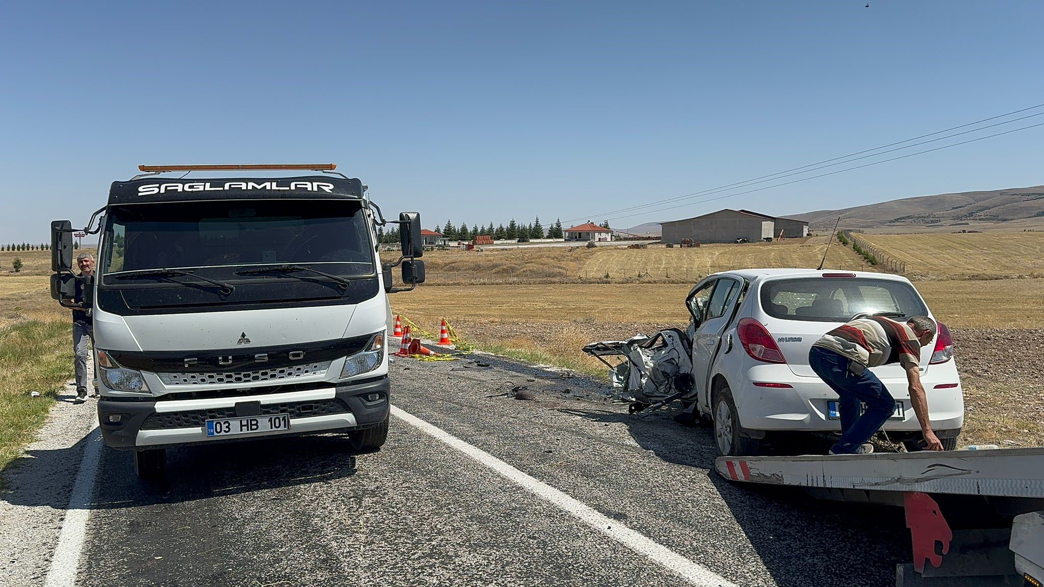 Fyonkarahisar Emirdağ'da Trafik Kazası 1 Ölü, 4 Yaralı (2)