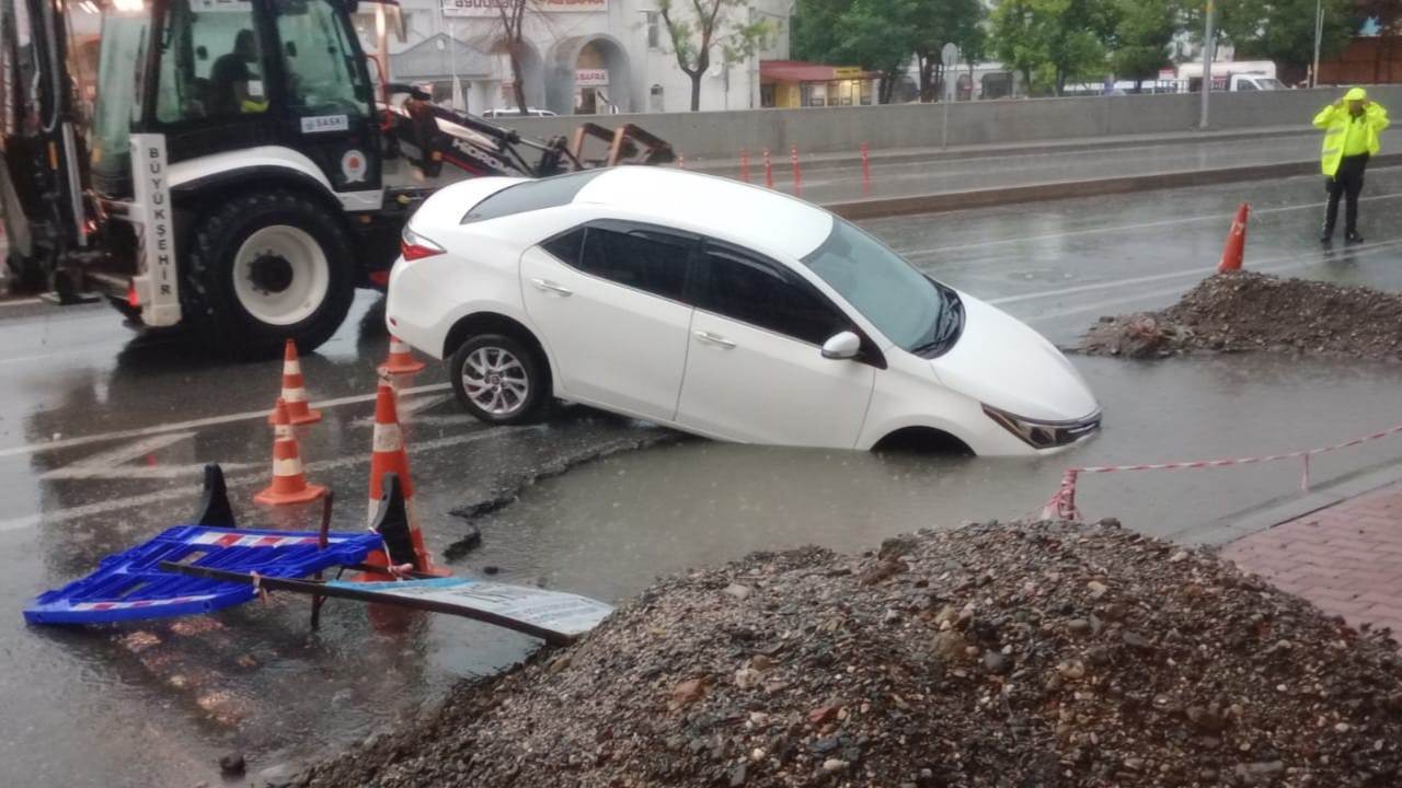 Saganak Yagis Samsunu Vurdu Bafra Sokaklari Denize Dondu (1)