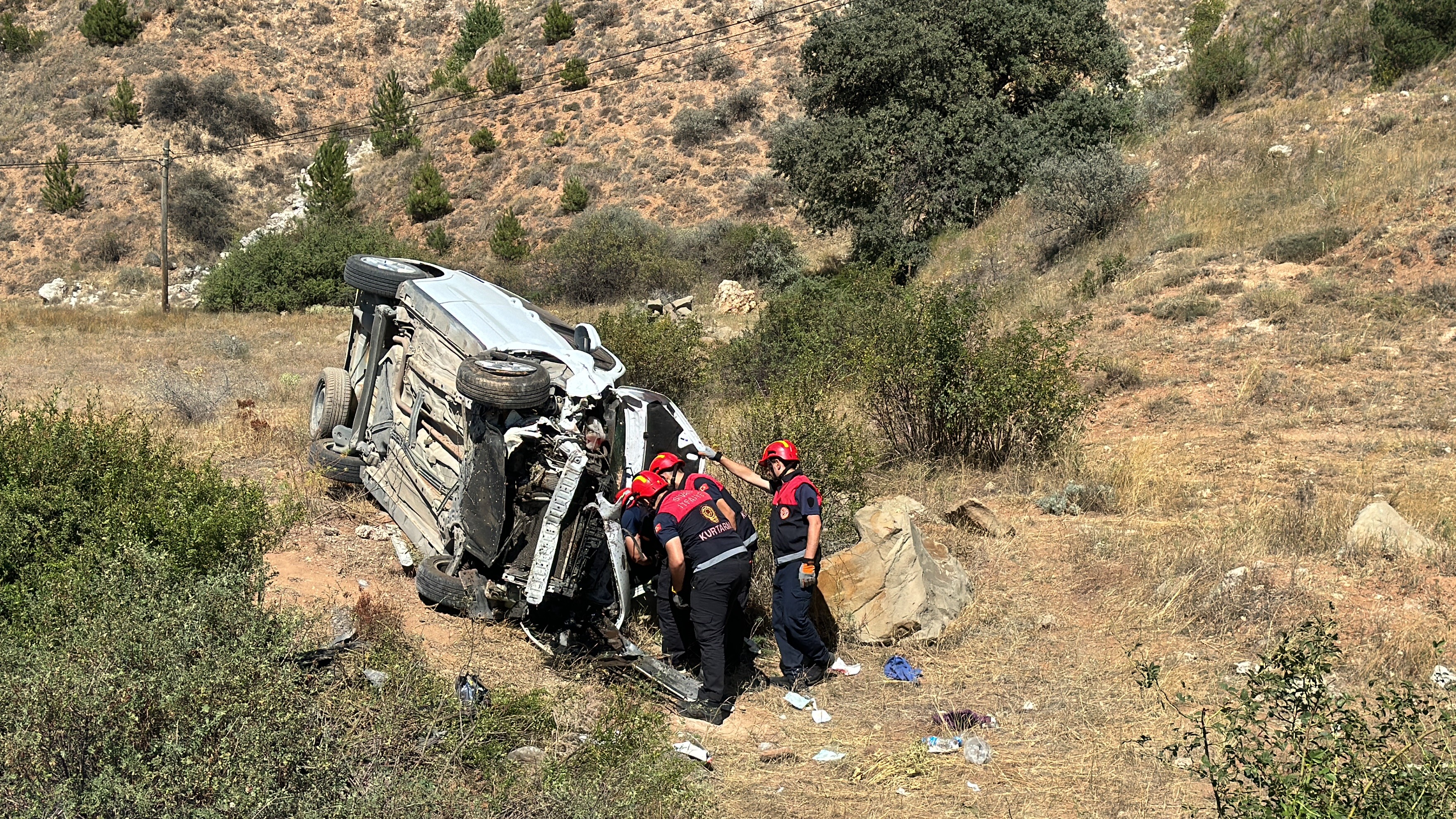 Sivas Kayseri Karayolu'nda Trafik Kazası 4'Ü Çocuk Toplam 6 Kişi Yaralandı! (2)