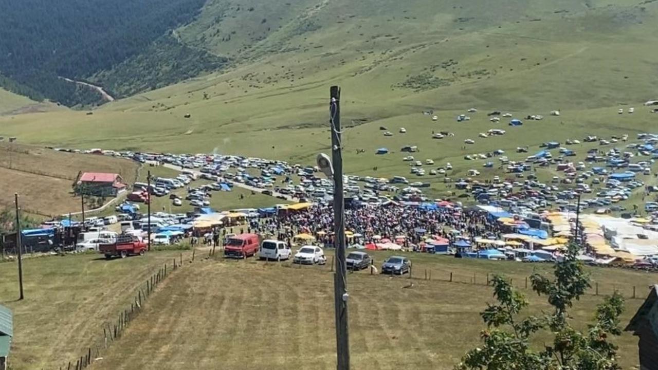 Trabzon Yaylasinda Senlikten Kalan Copler Yore Halki Isyan Etti (2)