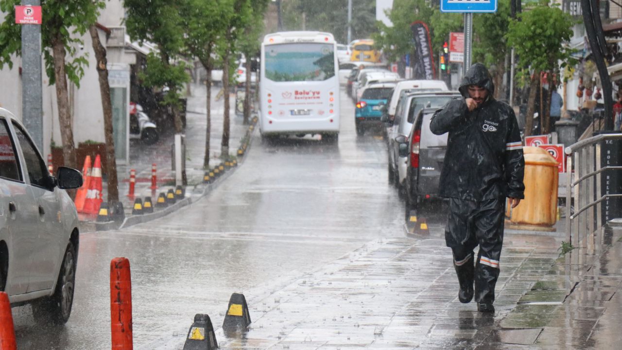 Boluda Saganak Yagmur Uyarisi Haftalardir Beklenen Yagis Geliyor (1)