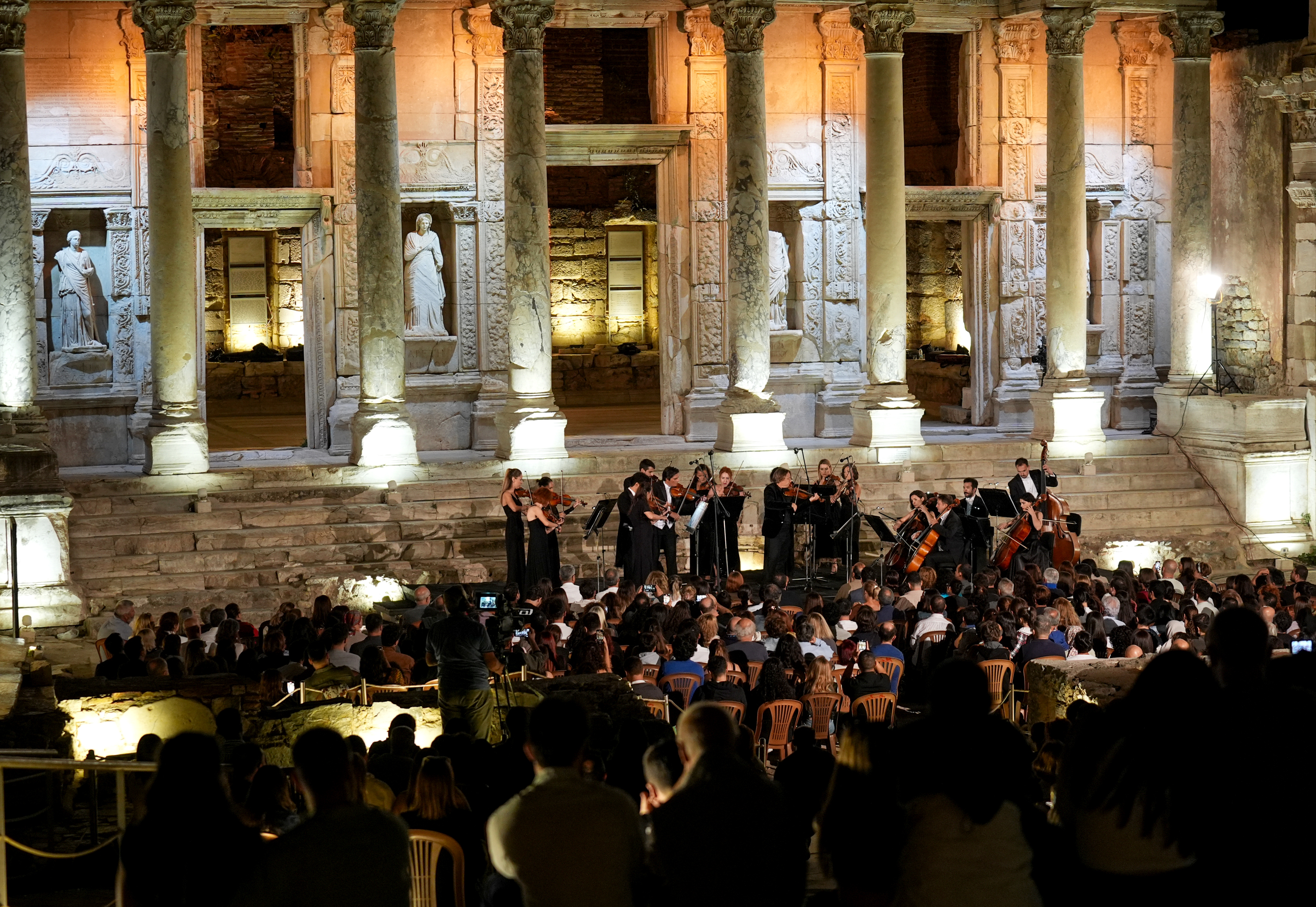 Gece Muzeciligi Konser Serisi Efeste Basladi