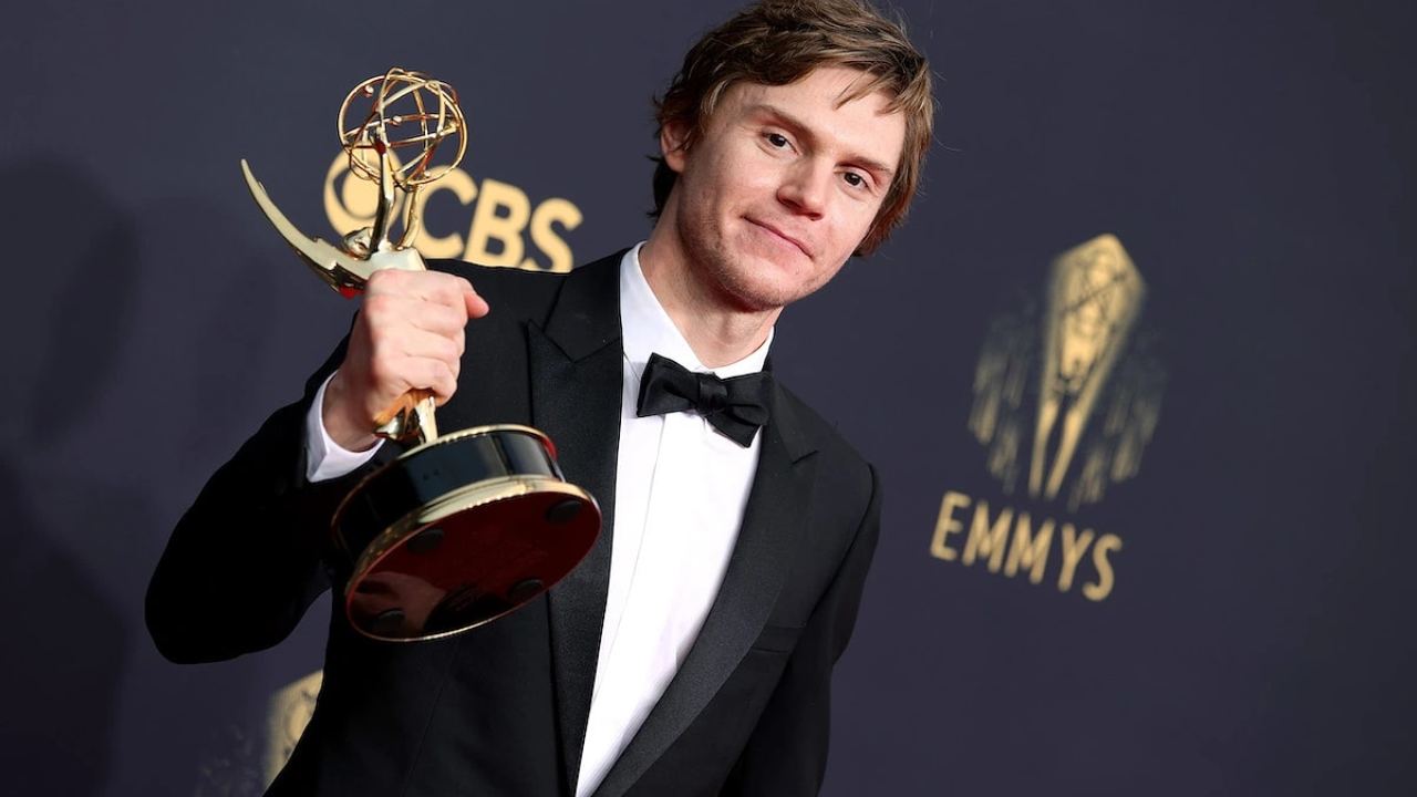 Dahmerin Ardindan Evan Peters Yepyeni Bir Rol Icin Geri Donuyor (2)