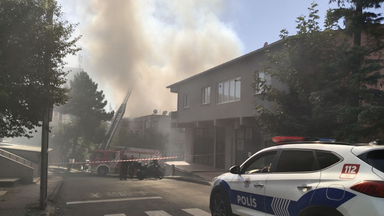 Istanbulda Tup Patlamasi Sonrasi Yangin Iki Apartmani Sardi