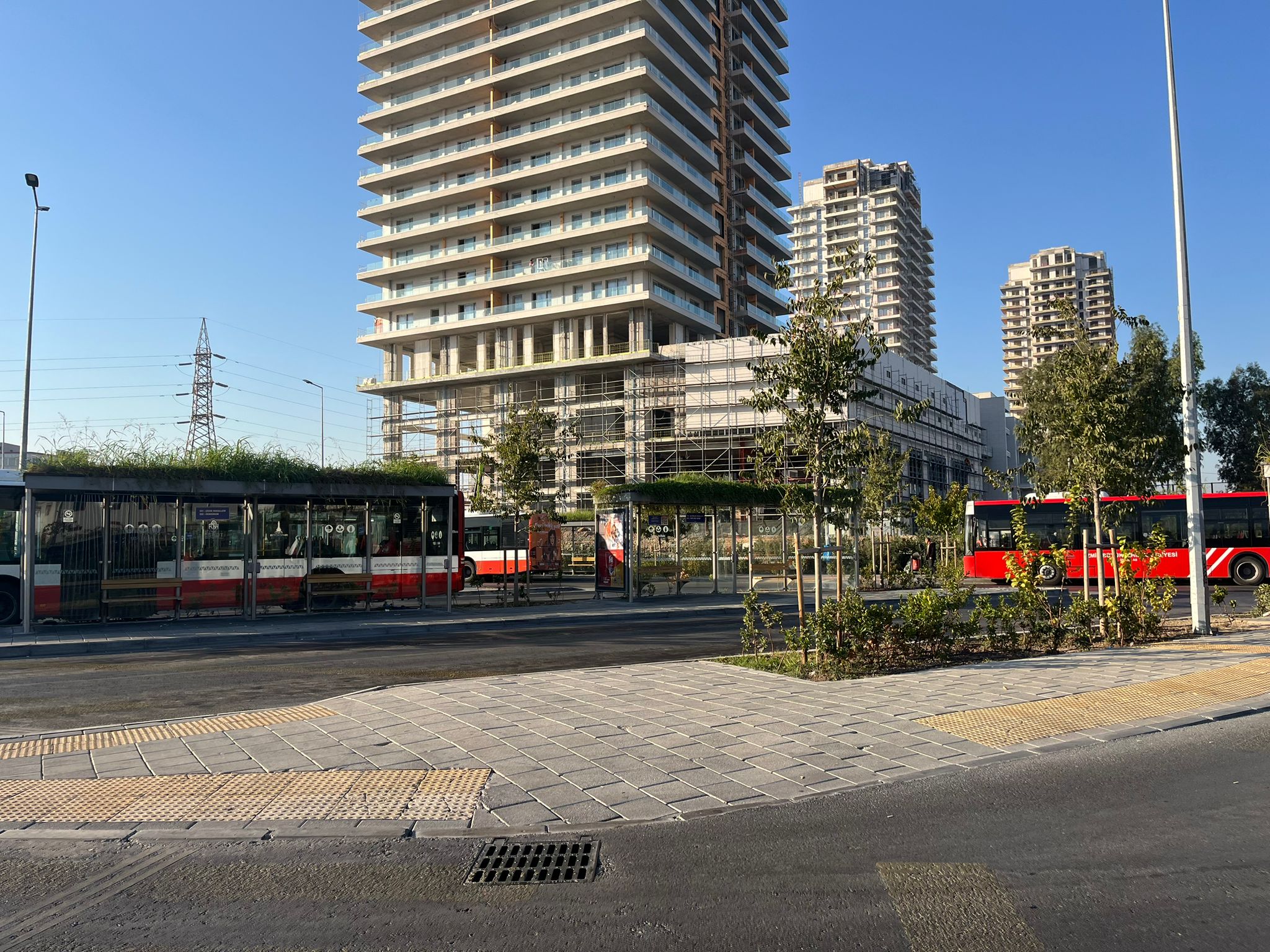 Izmir Halkapinarda Duraklar Yenilendi 2