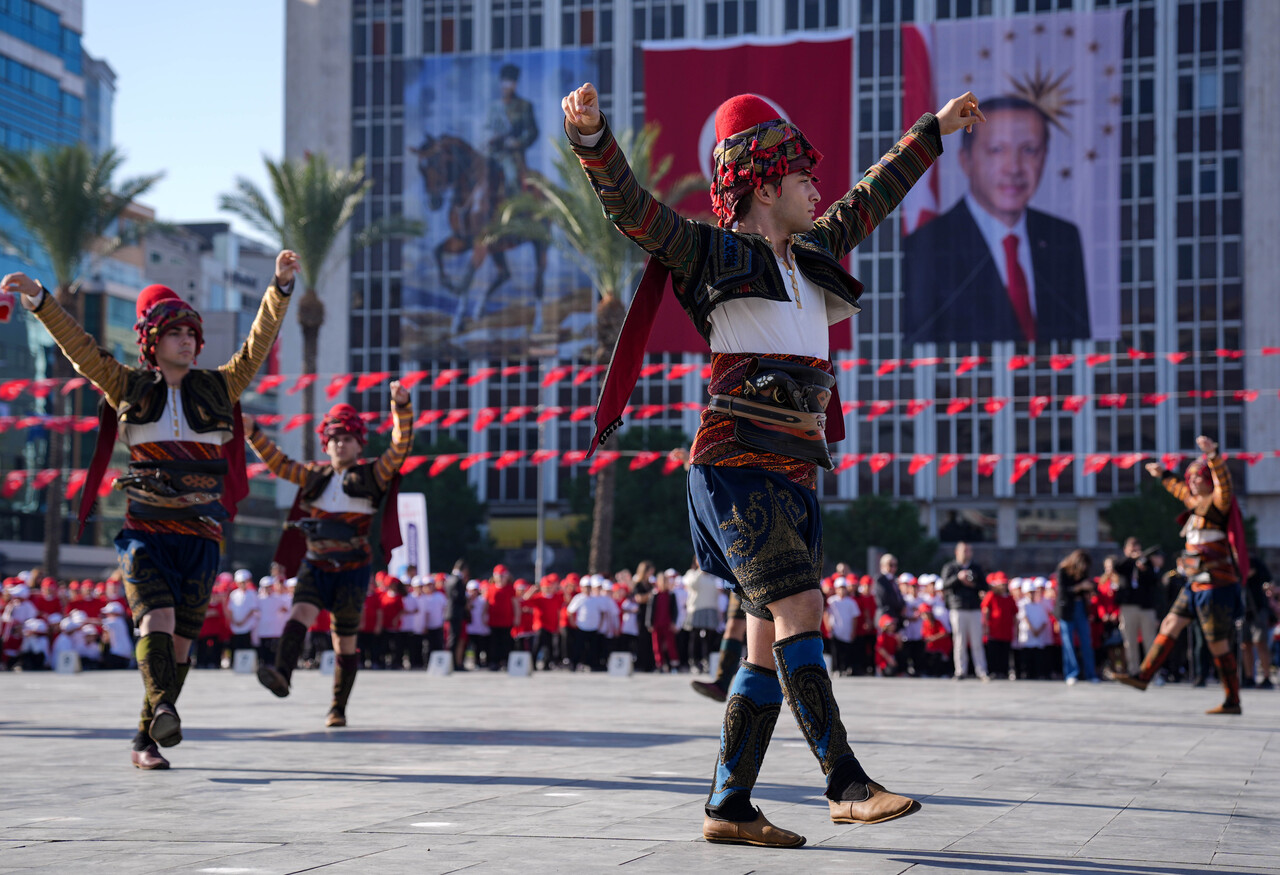 Izmirde 29 Ekim Cumhuriyet Bayrami Boyle Kutlandi (2)