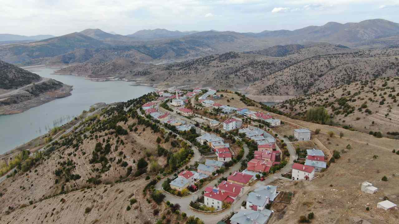 Sivasta Beklenmedik Olay Sularin Cekilmesiyle Tarih Yeniden Canlandi (1)