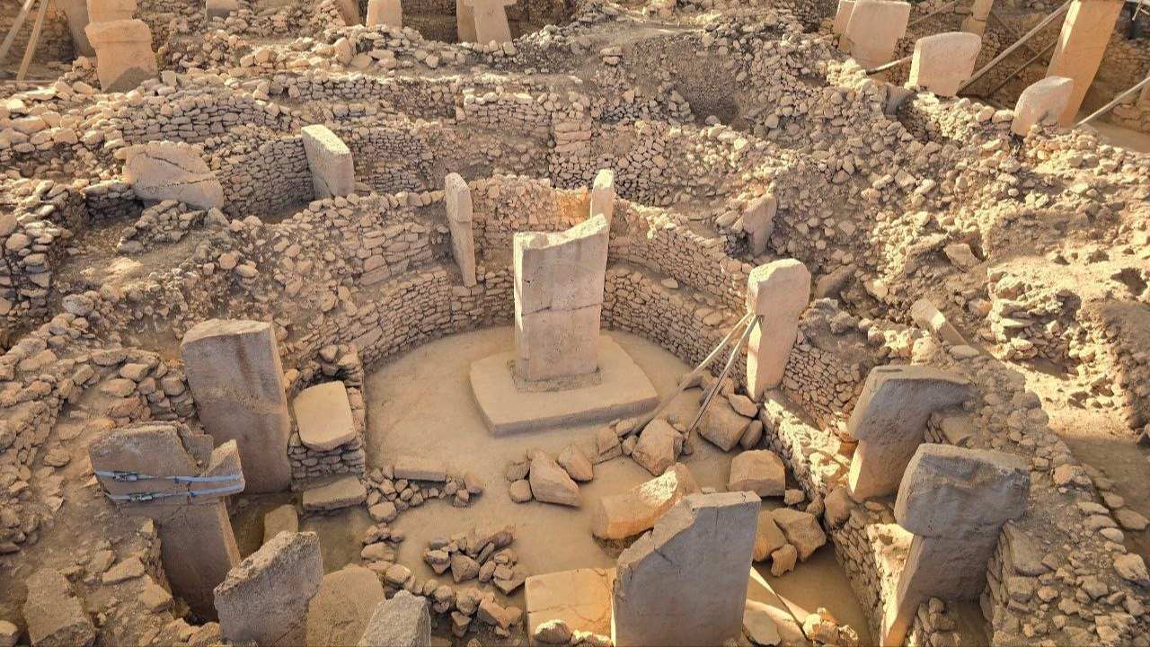 Gobeklitepede Tarihi Yogunluk Gunde 10 Bin Ziyaretci Akin Etti (1)