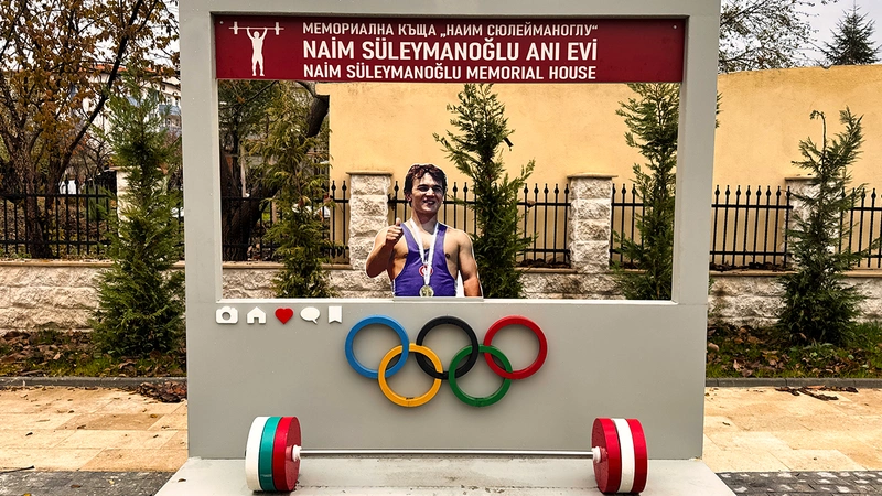 Naim Suleymanoglu Ozlem Ve Saygiyla Aniliyor-1